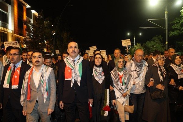 Konya B&uuml;y&uuml;kşehir Belediyesi&rsquo;nin organizasyonuyla d&uuml;zenlenen etkinlikte, yaklaşık 75 bin katılımcı