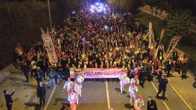 Halkalı&rsquo;daki Atat&uuml;rk Anıtı&rsquo;nda ger&ccedil;ekleştirilen &ccedil;elenk sunma ve bayramlaşma t&ouml;reninin ardından