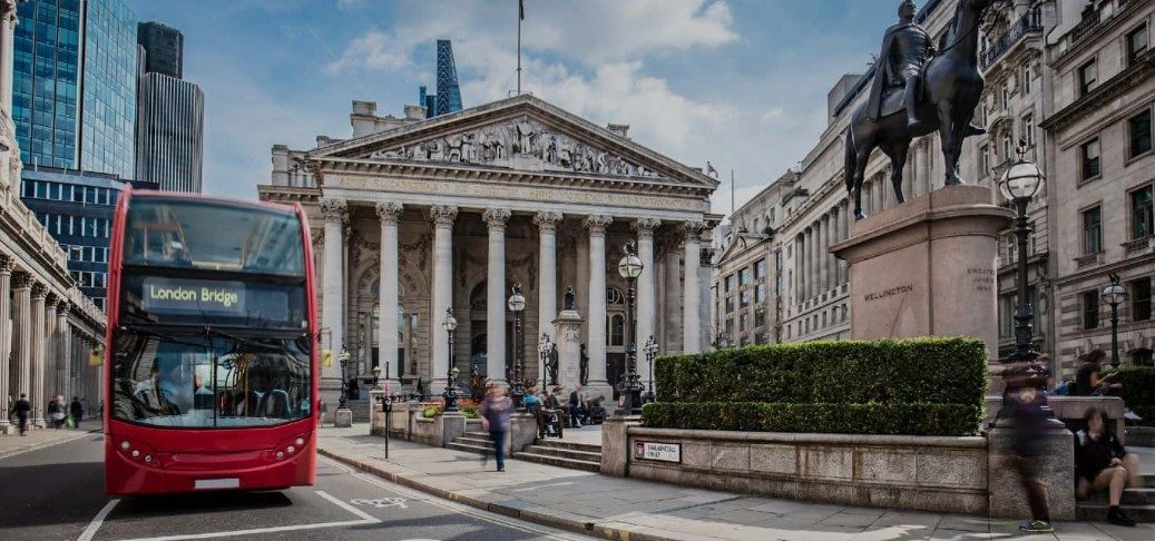 Analistlere g&ouml;re, İngiltere'nin FTSE Endeksi hafif y&uuml;kselişle, Almanya'nın DAX ve