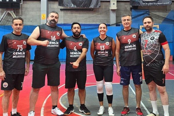 Kurumlar Arası Kaymakamlık Kupası Voleybol Turnuvası tamamlandı. Turnuvada &uuml;st&uuml;n performans