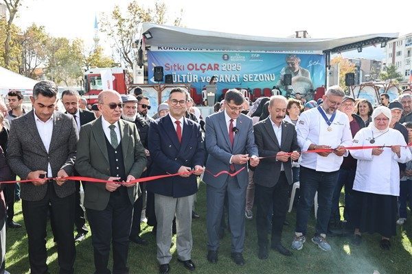 Festivalin a&ccedil;ılışında K&uuml;tahya Belediye Başkanı Ey&uuml;p Kahveci, gastronominin bir şehrin