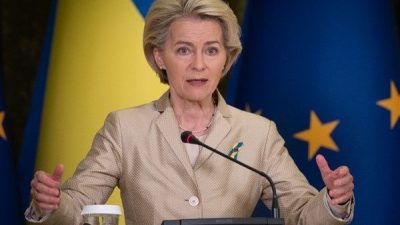 AB Komisyonu Başkanı Ursula von der Leyen, Grenada Başbakanı Dickon