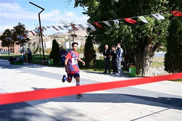 &Uuml;reğil Millet Bah&ccedil;esi&rsquo;nde ger&ccedil;ekleştirilen etkinlikte, &ouml;ğrenciler yaş gruplarına g&ouml;re belirlenen