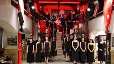 Armutalan K&uuml;lt&uuml;r Merkezi'nde d&uuml;zenlenen Emanet Dans Tiyatrosu ile Kurtuluş Savaşı