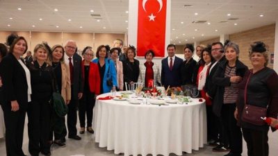 Cumhuriyetle &ouml;zdeşleşen vals g&ouml;sterisiyle başlayan balo, b&uuml;y&uuml;k bir katılımla ger&ccedil;ekleştirildi.