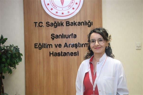 Dr. Bayat, hastalığın b&ouml;breklerde zamanla &ccedil;ok sayıda sıvı dolu kistin