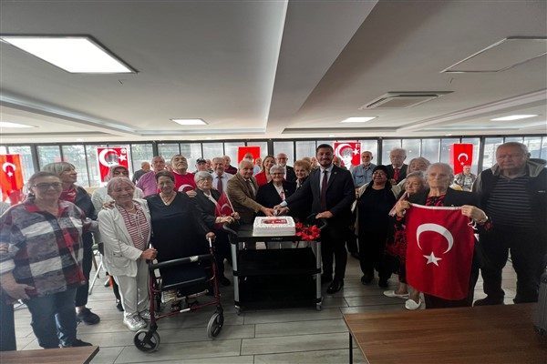 Nil&uuml;fer&rsquo;de Cumhuriyet&rsquo;in 102&rsquo;nci yıl d&ouml;n&uuml;m&uuml; &ccedil;eşitli kutlamalarla devam ediyor. Bu