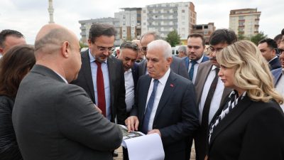 BURULAŞ, BURKENT ve B&uuml;y&uuml;kşehir y&ouml;neticileriyle alanı inceleyen Başkan Mustafa Bozbey,