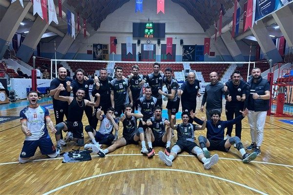 1954 Adanaspor&rsquo;a konuk olan Osmangazi Belediyespor Erkek Voleybol Takımı, ma&ccedil;a