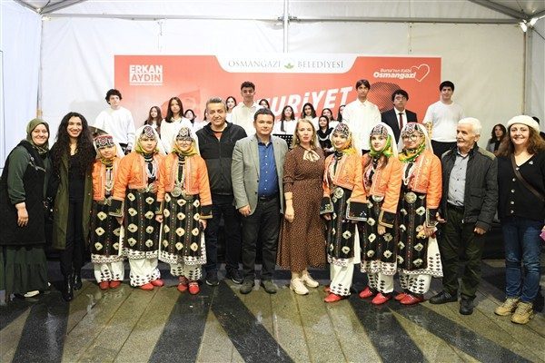 Osmangazi Meydanı&rsquo;nda Cumhuriyetin 102&rsquo;inci yılı etkinleri kapsamında d&uuml;zenlenen Cumhuriyet Kadınları