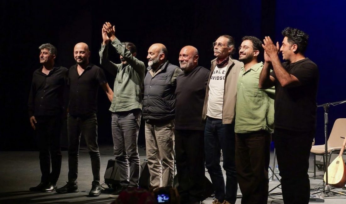 2. Uluslararası Kent Tiyatrosu Festivali kapsamında d&uuml;zenlenen&nbsp;&ldquo;PortakalAltı Buluşmaları&rdquo;, Etimesgut&rsquo;ta&nbsp;100 Yıl