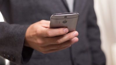 İsrail Dışişleri Bakanı Saar, Manchester'daki antisemitik ter&ouml;r saldırısının ardından, İngiltere