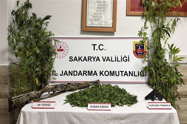 Sakarya İl Jandarma Komutanlığı ekipleri, uyuşturucu ve ka&ccedil;ak&ccedil;ılıkla m&uuml;cadele faaliyetleri