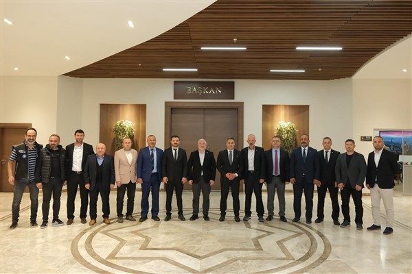 Ziyarette konuşan Gen&ccedil;lik ve Spor İl M&uuml;d&uuml;r&uuml; Mustafa Demirkıran, spora
