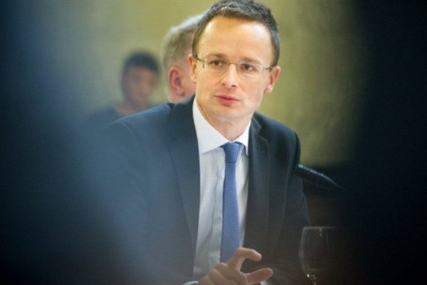 Szijjarto, T&uuml;rkiye Enerji ve Tabii Kaynaklar Bakanı Alparslan Bayraktar ile