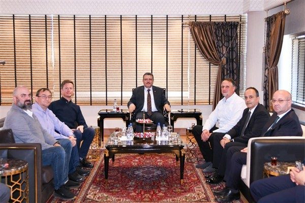 Trabzon B&uuml;y&uuml;kşehir Belediye Başkanı Ahmet Metin Gen&ccedil;, Macar Milli M&uuml;zesi