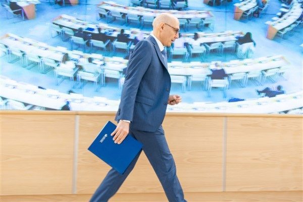 BM İnsan Hakları Y&uuml;ksek Komiseri T&uuml;rk, eğitimin, ekonomi ve g&uuml;venliğe