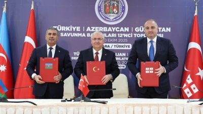 T&uuml;rkiye-Azerbaycan-G&uuml;rcistan &Uuml;&ccedil;l&uuml; Savunma Bakanları Toplantısı Ankara&rsquo;da ger&ccedil;ekleştirildi. Milli Savunma Bakanı