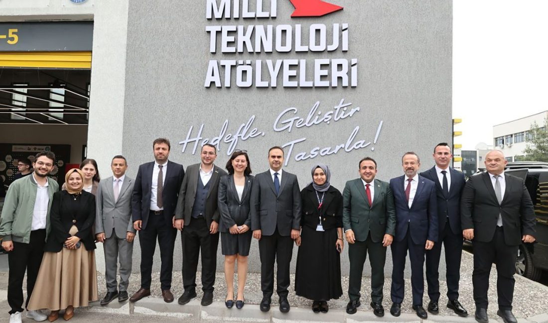 Bakan Kacır t&ouml;rende yaptığı konuşmada, gen&ccedil;leri ileri teknoloji ekipmanlarıyla buluşturmayı