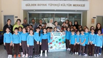 Etkinlik kapsamında &ouml;ğrenciler, geri d&ouml;n&uuml;şt&uuml;r&uuml;lebilir atık malzemeleri toplayarak bu materyalleri