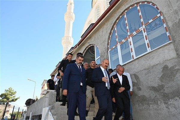 Batman Valisi Ekrem Canalp, Merkez il&ccedil;esi Seyitler Mahallesinde hayırseverler ve