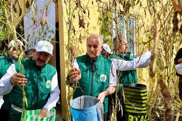 Akkuş İl&ccedil;esinin G&ouml;k&ccedil;ebayır Mahallesi'nde d&uuml;zenlenen t&ouml;rene, Vali Erol&rsquo;un yanı sıra