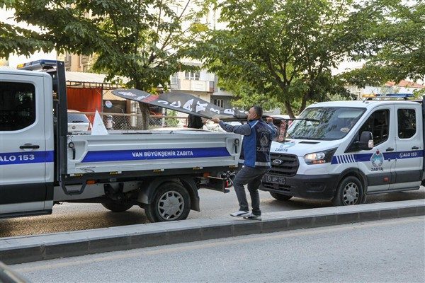 Zabıta Dairesi Başkanlığı ekipleri, denetimler kapsamında Z&uuml;beyde Hanım Caddesinde denetim