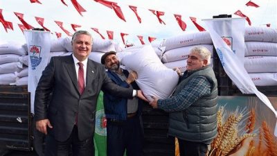 15 Temmuz Demokrasi ve Cumhuriyet Meydanı&rsquo;nda d&uuml;zenlenen dağıtım programına Yalova