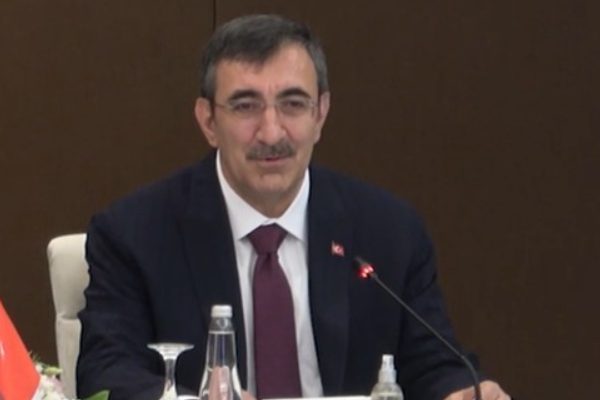 Cumhurbaşkanı Yardımcısı Cevdet Yılmaz,&nbsp;Ankara&rsquo;nın başkent olmasının 102. yıl d&ouml;n&uuml;m&uuml;n&uuml; kutladı.