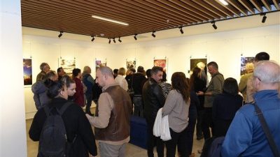 Fotoğraf sanat&ccedil;ısı Ufuk Ak&ccedil;ay&rsquo;ın imzasını taşıyan sergide, Eskişehir&rsquo;in bisikletli yaşam