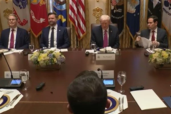 Zelenski, samimi ikili g&ouml;r&uuml;şmenin ardından Trump ile uzun menzilli f&uuml;zeler