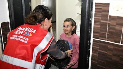 Manisa B&uuml;y&uuml;kşehir Belediyesi&rsquo;nin y&uuml;r&uuml;tt&uuml;ğ&uuml; &ccedil;alışmalar kapsamında 15 bin &ouml;ğrenciye okul