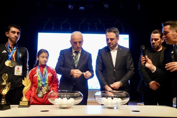 Şehit Kaymakam Muhammed Fatih Safit&uuml;rk K&uuml;lt&uuml;r Merkezi&rsquo;nde ger&ccedil;ekleşen programa &Uuml;mraniye