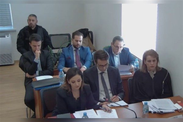 Yolsuzluk iddiaları nedeniyle g&ouml;zaltında tutulan Veliaj, h&uuml;k&uuml;metin kendisini g&ouml;revden alma
