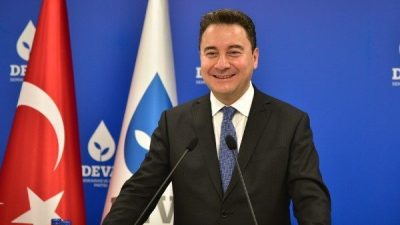DEVA Partisi Genel Başkanı Ali Babacan, eskiyen taksilerin mevcut vergilerle