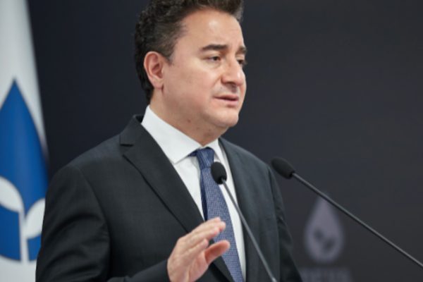 DEVA Partisi Genel Başkanı Babacan, G&uuml;rcistan-Azerbaycan sınırında d&uuml;şen askerikargo u&ccedil;ağıyla
