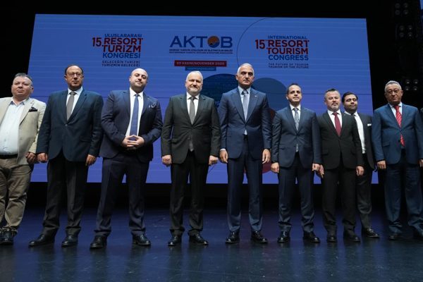 Bakan Ersoy, turizm sekt&ouml;r&uuml;ne y&ouml;nelik a&ccedil;ıklamalarda bulundu. Ersoy, a&ccedil;ılışta yaptığı