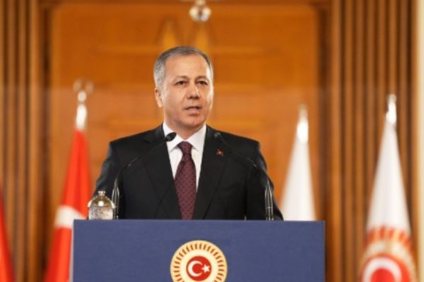 İ&ccedil;işleri Bakanı Ali Yerlikaya, a&ccedil;ıklamasında&nbsp;10 il merkezli &ldquo;Nitelikli Dolandırıcılık, Yasa