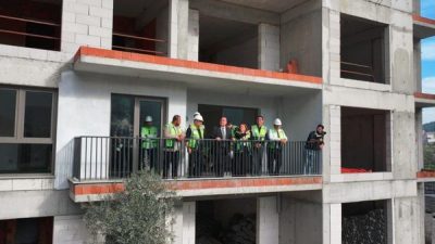 Manisa B&uuml;y&uuml;kşehir Belediye Başkanı Besim Dutlulu, proje kapsamında yapımı s&uuml;ren