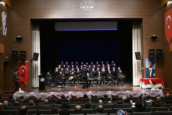 Kırşehir Belediye Başkanı Selahattin Ekicioğlu, Vali Murat Sefa Demiry&uuml;rek, Milletvekili