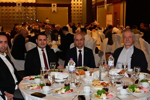 Kepez Belediye Başkanı Mesut Kocag&ouml;z, buluşmada, Kepez&rsquo;in değişim ve d&ouml;n&uuml;ş&uuml;m