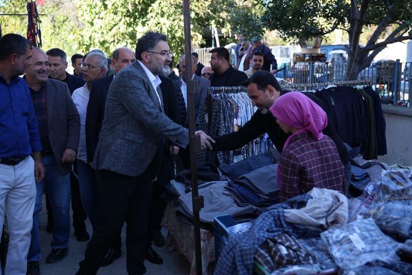 Başkan Kumbul, inceleme sonrası mahalle esnafını, pazar esnafını ve vatandaşları