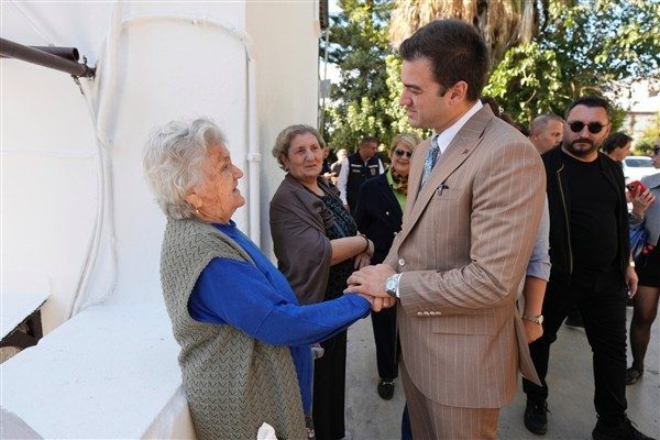 Programı kapsamında &ouml;nce Eski&ccedil;eşme Mahallesi&rsquo;ni ziyaret eden Başkan Mandalinci, daha