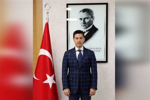 Marmaris Belediye Başkanı &Uuml;nl&uuml;, mesajında Atat&uuml;rk&rsquo;&uuml; sadece anmanın değil, fikirlerini