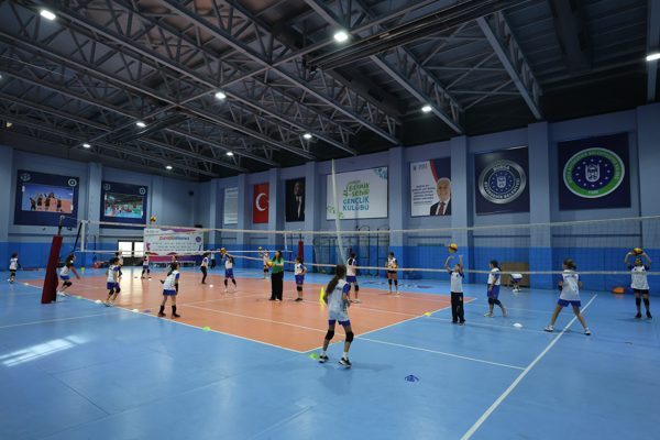B&uuml;y&uuml;kşehir Belediyesi, Kış Spor Okulları&rsquo;nda ikinci d&ouml;nemi de tamamladı.&nbsp;9 d&ouml;nem
