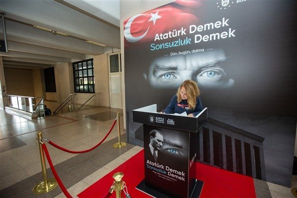 Bursalıların Atat&uuml;rk&rsquo;e olan sevgi, saygı ve &ouml;zlemlerini ifade edebilmeleri amacıyla