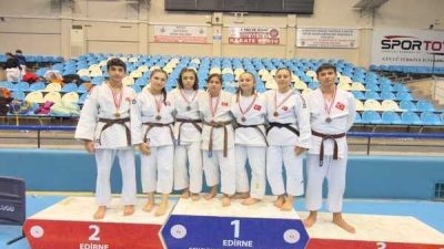 Edirne&rsquo;de d&uuml;zenlenen Uluslararası Judo M&uuml;sabakası&rsquo;nda Gemlik Belediyespor Judo Takımı sporcuları,