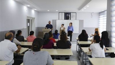 Mersin B&uuml;y&uuml;kşehir Belediyesi&rsquo;nin 21 kurs merkezinde d&uuml;zenlediği toplantılarda, velilere &ouml;ğrencilerin