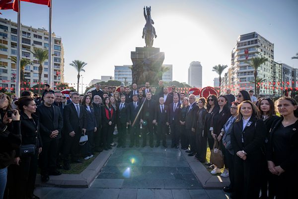 CHP İzmir İl &Ouml;rg&uuml;t&uuml;, T&uuml;rkiye Cumhuriyeti&rsquo;nin kurucusu Ulu &Ouml;nder Gazi