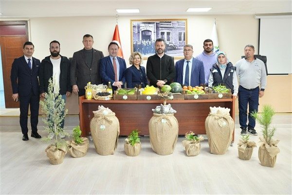&Ccedil;orlu Belediye Başkanı Ahmet Sarıkurt, &uuml;retim merkezindeki &ccedil;alışmalara ilişkin yaptığı